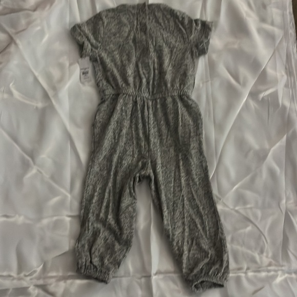 Old navy gray romper. Toddler 2T NWT - Picture 2 of 3
